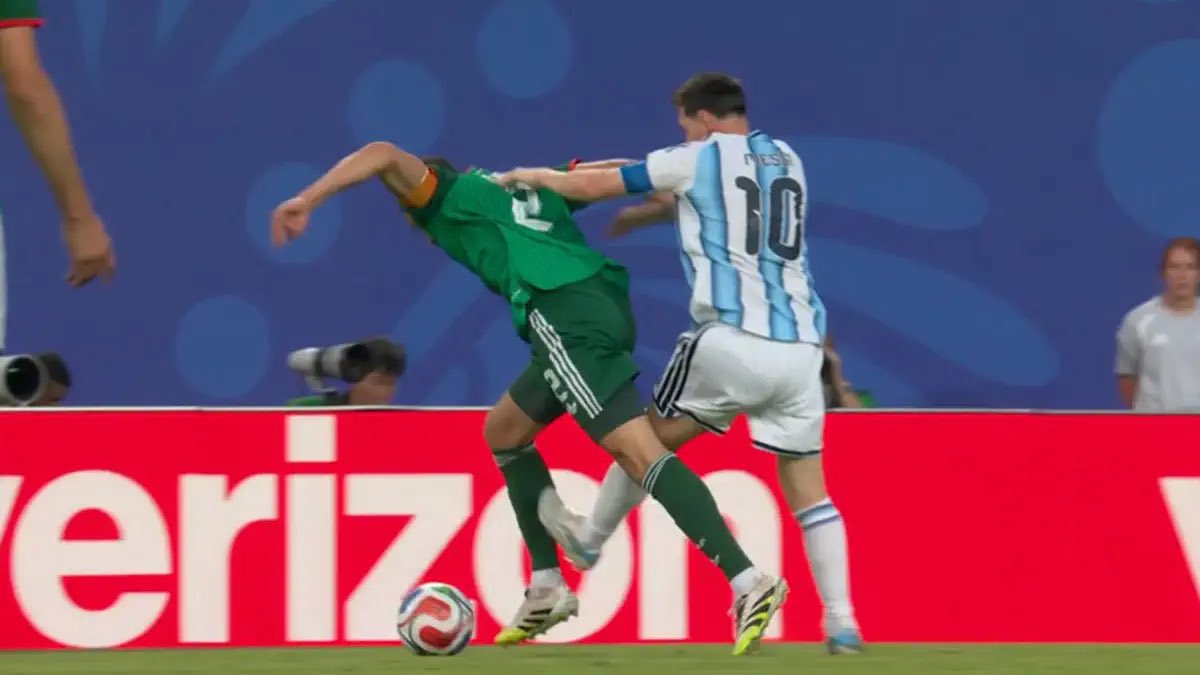 JBFootyX's tweet photo. 🎙️| Thierry Henry FUMES over the challenge on the Algerian player 

“That is a red card. I don’t even think it’s debatable.

The studs are showing, it’s high, it’s reckless and it’s dangerous. We’ve seen players sent off for much less than that.

But we all know he’s a FIFA boy. That’s why people are bending over backwards trying to defend it. The special treatment is becoming too obvious now.

If another player makes that exact same tackle, he’s walking off the pitch. For me, that’s a red card every single day of the week.”