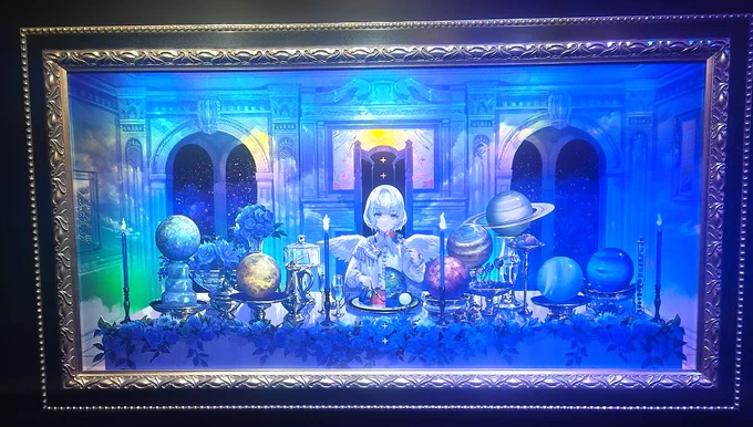 本日は藤ちょこさんの個展へ行ってきました。作品から伝わる美しさと圧倒的な熱量、緻密に作り込まれた世界観に終始引き込まれました。また、印刷技術・アナログならではの質感に魅了されました。非常に見応えのある展示で多くの刺激と創作への活力をいただける貴重な時間でした。ありがとうございまし
