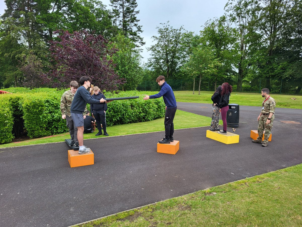 WallaceHallSch's tweet photo. The S6's participated in their Leadership Day this week, run by the British Army. There were some excellent examples of good leadership skills and a whole lot of fun. https://t.co/MstbveCoGP