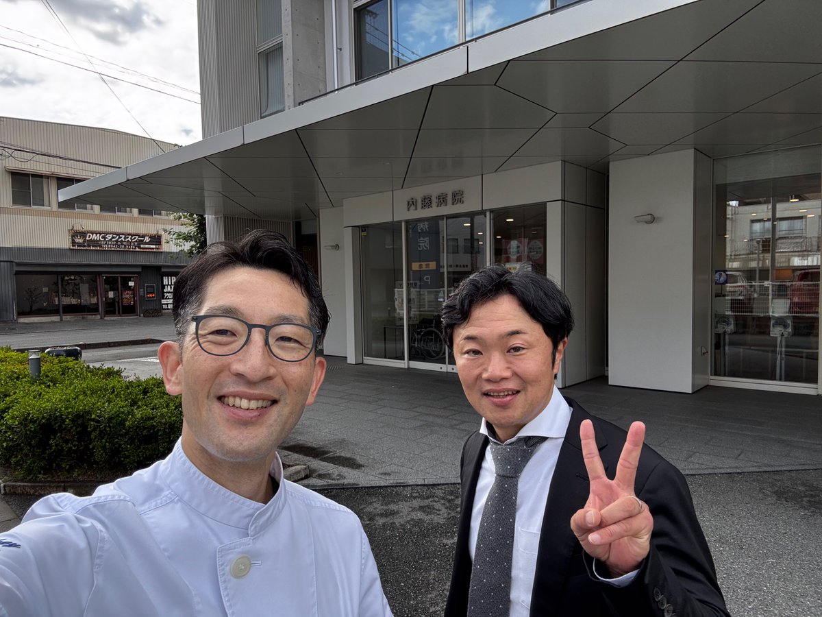 mfukahor's tweet photo. 今日は、佐藤監督が職場にスポンサー業務に来てくれたよ！レース活動のみならず地域の自転車活動も含めプレゼン頂き、院長もご興味を示しておられました！あとはチームに出資を頂けます様に💰 https://t.co/sbAbIk4elA https://t.co/jHEhn7CxPh