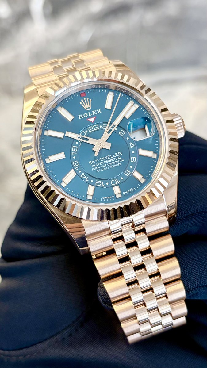 _Glint_'s tweet photo. ROLEX
336935
336935

世界を飛び回る人のために開発されたスカイドゥエラー。
ロレックスが誇るコンプリケーションモデルです。
現在人気のジュビリーブレスレット仕様が多数入荷しております
お探しの方はお気軽にお問い合わせくださいませ

＃ROLEX
＃SKYDWELLER
＃ロレックス
＃スカイドゥエラー https://t.co/BEwKKQjihl