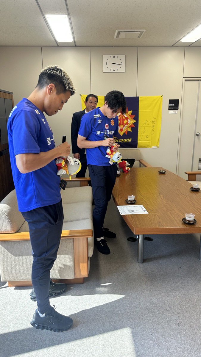 Giravanz_staff's tweet photo. 🟡HT FT応援大使 活動報告🔴

先日、ホームタウン #若松区 応援大使 の
 #永井龍 選手と #渡邉颯太 選手が訪問しました💡

これからも地域の魅力を発信していきます！

#ギラヴァンツ北九州 https://t.co/qOXkP34xEm
