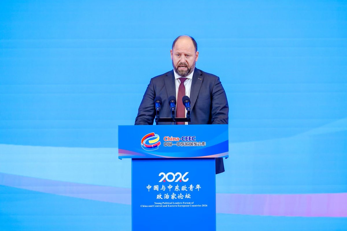 sdpsrbije's tweet photo. Narodni poslanik SDP Srbije @edisdurgutovic učestvovao je na Forumu mladih političkih lidera Kine i zemalja centralne i istočne Evrope, koji se održava u Vuhanu, gde je govorio o zajedničkoj modernizaciji i ulozi novih generacija u jačanju saradnje. https://t.co/8YlICRNDtX