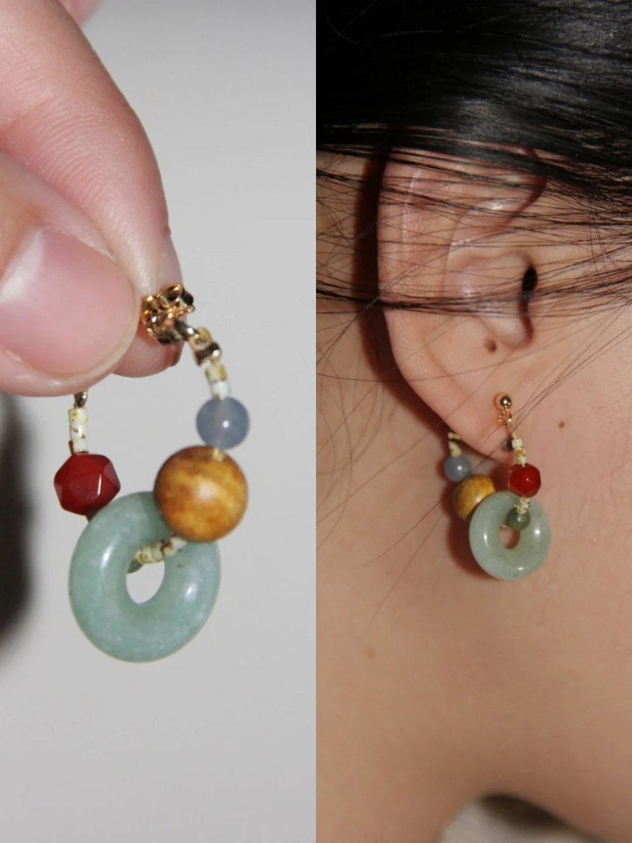 three_fleas's tweet photo. A little retro, a lot of summer 🌞💫

#retrostyle #chinoiserie #chinoiseriechic #chinoiseriestyle #beadedearrings #handmadejewelry https://t.co/0M6k1bxGzf