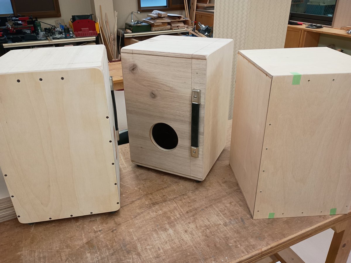 nm_cajon's tweet photo. 本日はここまで
左のMaletin CAMPは、近々色を付けて、弦を張ってリリース予定。
右は、ラトビアバーチの普通のカホン。こちらももうすぐ完成！ https://t.co/4Mtp0lCYPy