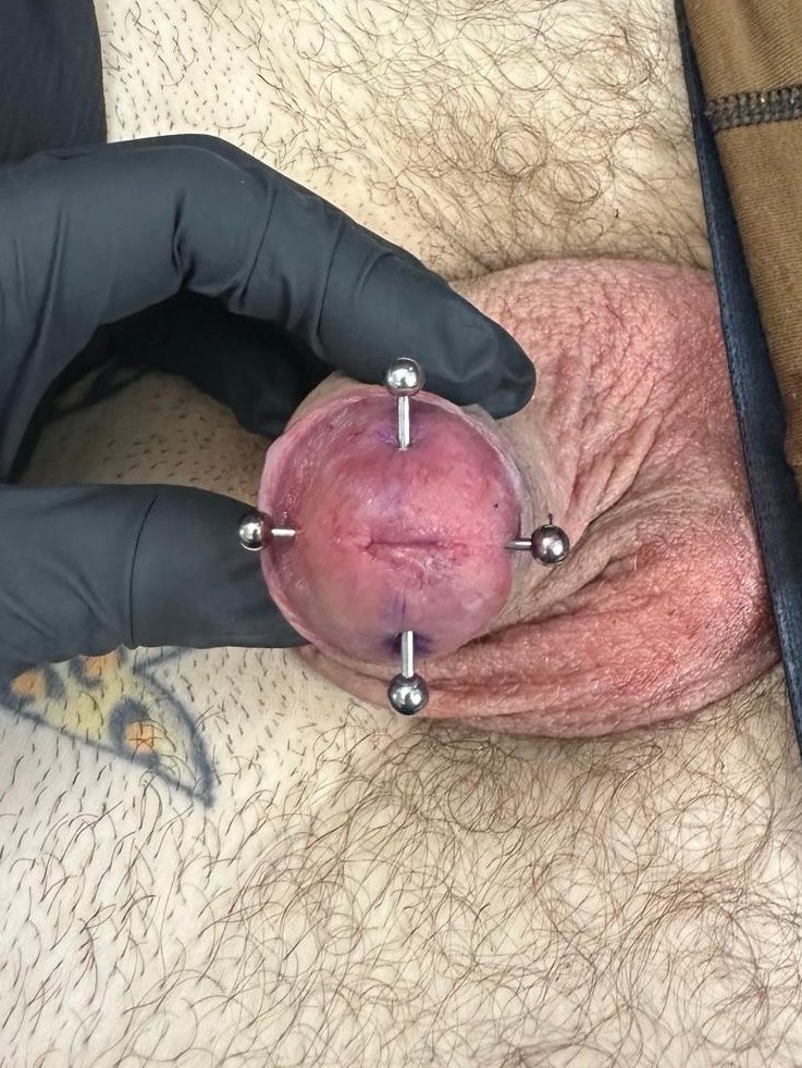 STERYLPIERCING's tweet photo. Magic cross done by @jony_bodypiercing https://t.co/iXSlx40jmm