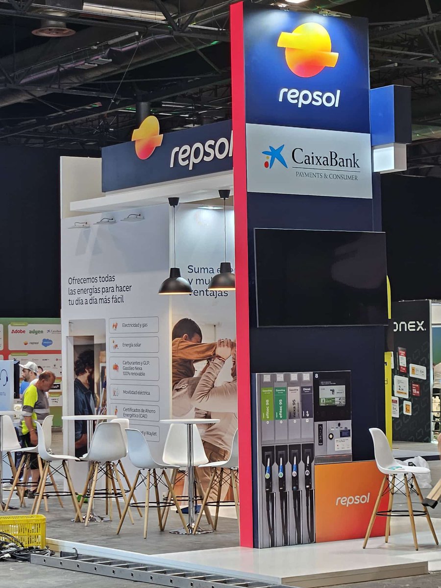 standsdmspacio's tweet photo. Se acaba de inaugurar la feria @exporetail en @IFEMA y aquí tenéis las fotos del stand de REPSOL que hemos montado. https://t.co/SQpukOxTkw