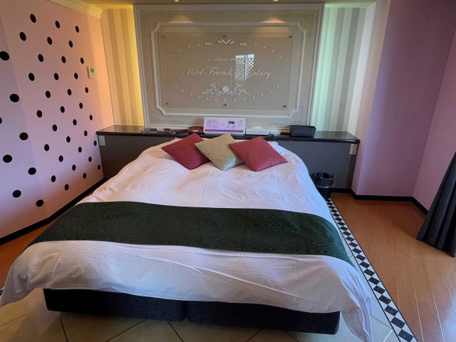 Couples_info's tweet photo. ＼屋島の景色が一望できるテラスでゆったり／

🏩 香川県高松市／HOTEL GALAXY
https://t.co/xw5CDRAyXV

行き届いた清掃とサービスで快適な空間✨
露天風呂や岩盤浴、パーティールームなどバリエーション豊かな全13室♪
ビジネスユースでの1名利用も可能で利便性も🙆🏻

#新着ホテル #屋島 #テラス #露天風呂付き #岩盤浴 #パーティールーム #ビジネスユース