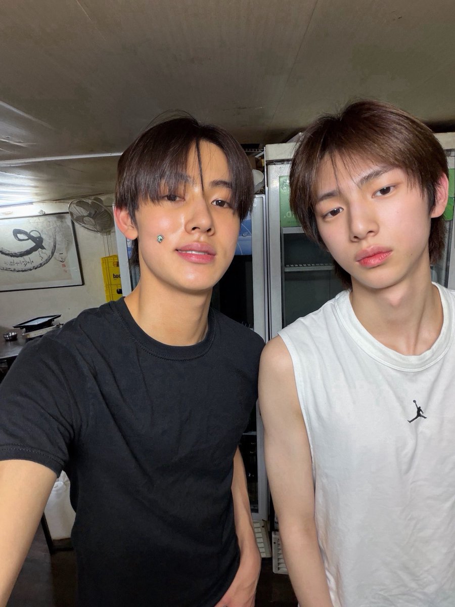 zhuummzip's tweet photo. thelove https://t.co/644I2W6GRL