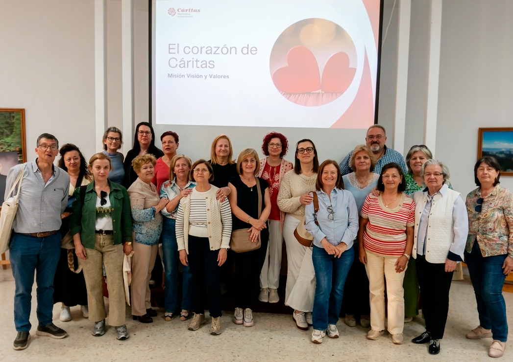 cdmeba's tweet photo. Equipos de Cáritas formándose en Zafra en espiritualidad de la acogida, el acompañamiento y el trabajo en equipo. ❤️
Porque transformar el entorno empieza por cuidar también lo de dentro. https://t.co/pVUES645Ul