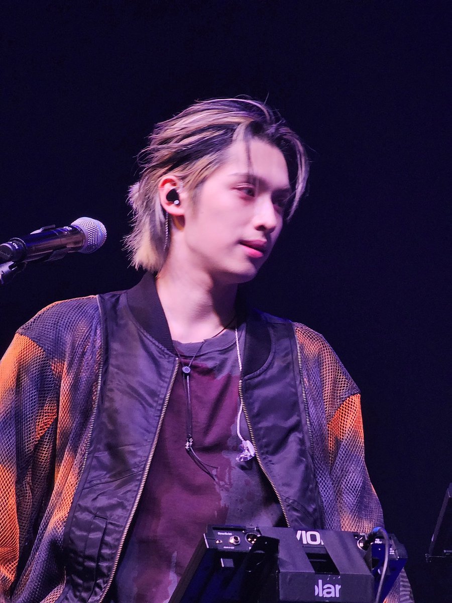jiseokarsi's tweet photo. menurut gw jiseok manbun saking cantik cakep dan dahsyatnya deserve masuk 7 keajaiban dunia https://t.co/MYbSXogkGk
