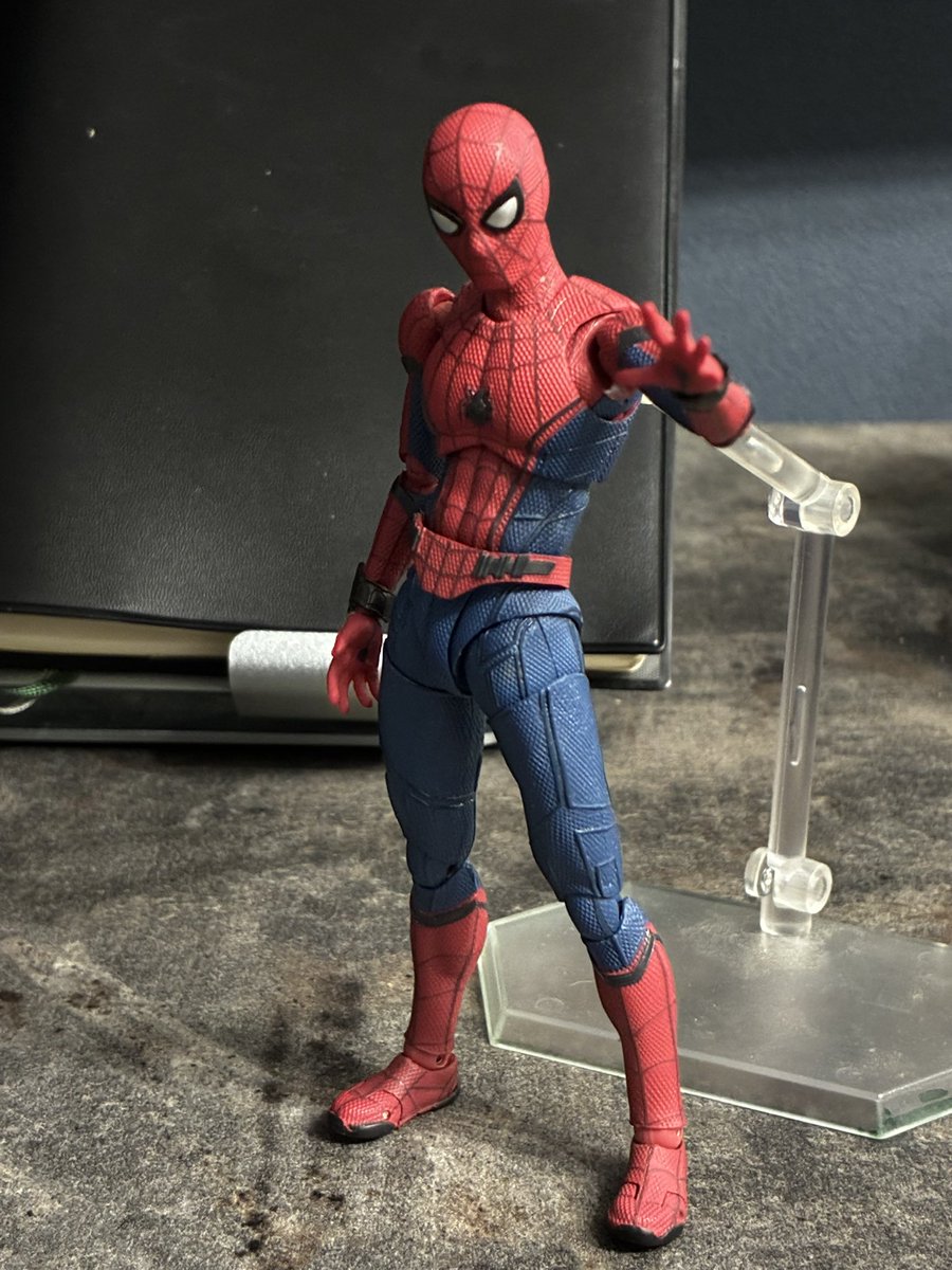 bani_lizo's tweet photo. 3Dモデルは上手く使いこなせないけど、スパイダーマンのフィギュアはデザイン上、良いガイド線がデフォで付いてるからずーっと助かってます。

ってばよ。 https://t.co/cpoX3y6LV6