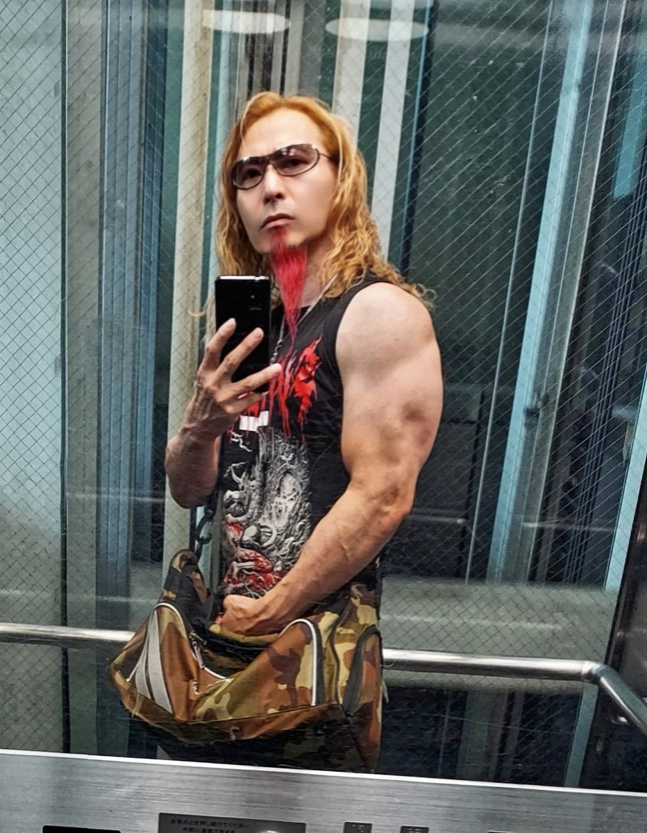 VALANKING027's tweet photo. 甘えた環境や楽しい環境とは無縁だ。成し遂げた者が見れる景色を見れると信じてる!バンドもそうだ!誰の手も借りず,力ずくで押し上げた魂は計り知れない。心の痛み,身体の痛み,裏切られ,それでも今を受け入れている。限界は越えているが成長して行く!今の仲間を信じ光ある未来をつかむ為に！いざジムへ https://t.co/S7CXHw6cSA