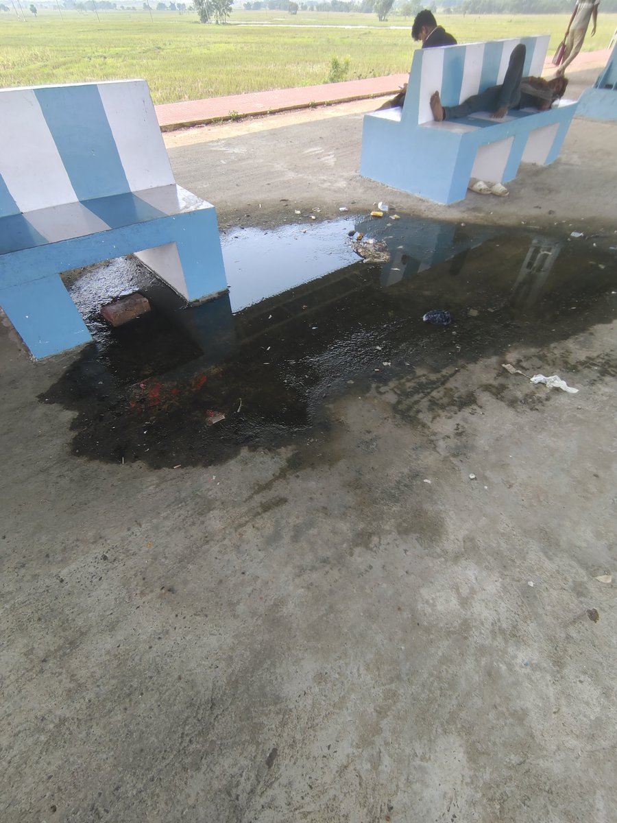 RinkuHasnat's tweet photo. Complaint No. 2026061604033 was lodged more than 24 hours ago regarding the poor cleanliness condition of the platform. Today, I received a response stating that the issue has been resolved and the complaint has been closed.
#RailMadad
#IndianRailways
#RailwayComplaints
#Railway https://t.co/Qc4njSXLV9