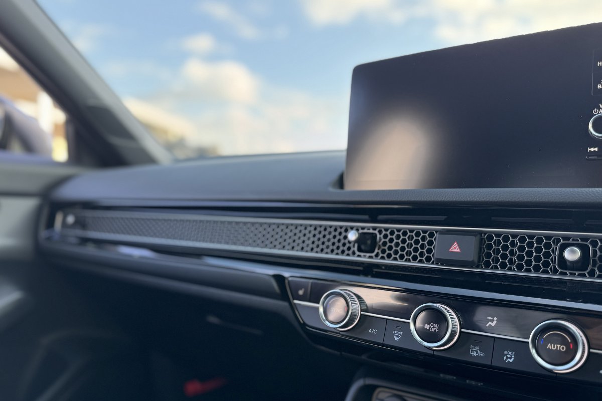 youngauto1's tweet photo. 皆様こんにちは✨

例年エアコンを使い始める頃になると車種問わずエアコン故障で複数件入庫があります💦

原因も様々なケースがございますので、冷風が出ない、後席の効きが悪いなど、何か気になりましたらお早めにご相談ください😊

#ヤングオート
#山口市
#車検
#整備
#修理
#光岡自動車
#ミツオカ https://t.co/rGWaBmzo5u