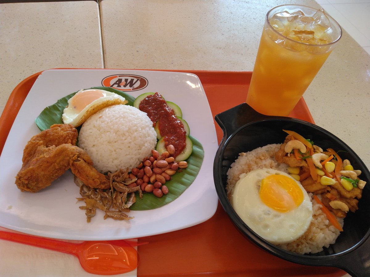 ike_p_'s tweet photo. @flyingglunt 確かに店内に3時間以上、座ってました😅
ご心配有難う🤗🙏

🇮🇩滞在中、食欲モリモリで1日5食くらい食べてて、今日もA＆WのランチメニューNo.2を狙って来たものの、売り切れで残りのNo.1とNo.3を食べました🤣👍 https://t.co/pYZr6iRYRO