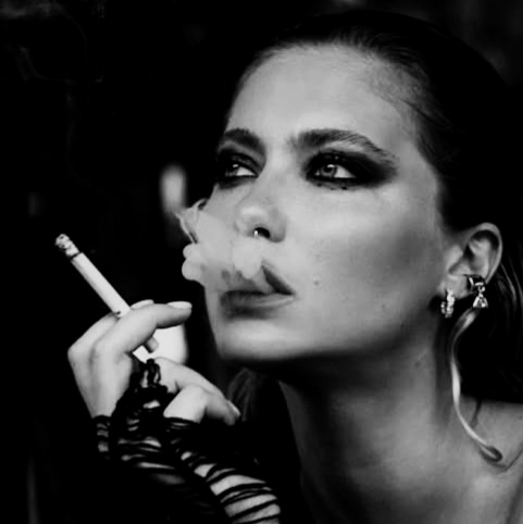 cfjoellinger's tweet photo. Der Sklavenmarkt - neunter Teil der 'Revue de la Bastille' - die amüsante Romanserie über die skandalöse Revue am Boulevard de la Bastille
#cfjoellinger #champagner #pinotnoir #smoking https://t.co/yxCnjzeSZZ
