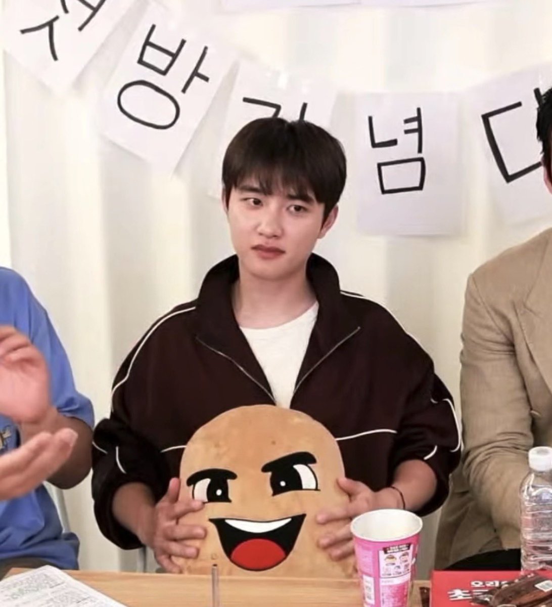 226dayz's tweet photo. ㅈㅉ도경수 얼굴 말 안되네 https://t.co/ZpfdJ3lvBW