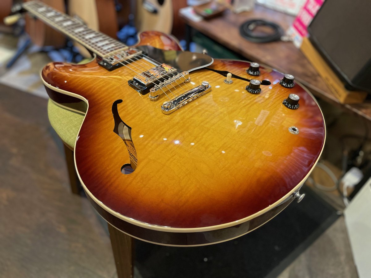 生鳴りでも十分楽しめるのが魅力的！ セミアコの代名詞、#Gibson ES