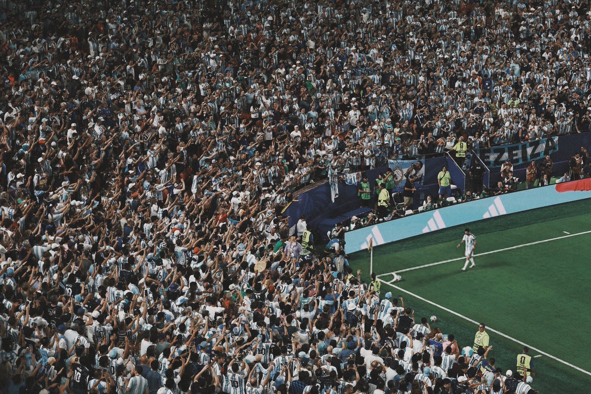 BarcaNewsFRA's tweet photo. La photo de malade 🤯 https://t.co/CE2ObMj4Ju