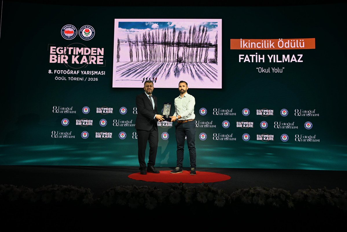 EgitimBirSen's tweet photo. 📸 Eğitimden Bir Kare Fotoğraf Yarışması’nda ödüller sahipleriyle buluştu
 
🥈 İkincilik Ödülü: Fatih Yılmaz – “Okul Yolu”

@yusufalpaydin 
 
#EğitimdenBirKare #BugününYarınlarınVeKalıcıİşlerinSendikası https://t.co/UXRLpMrLlB
