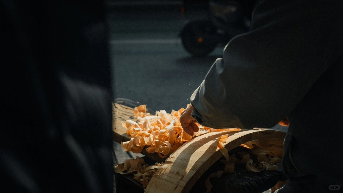 5ZjhfzBgrlUYp3u's tweet photo. Hot crispy deep-fried Chinese dough sticks, perfect morning bite on the go! Grab one warm, fluffy and fragrant , no fancy plans needed! https://t.co/sBUKQzo0gs