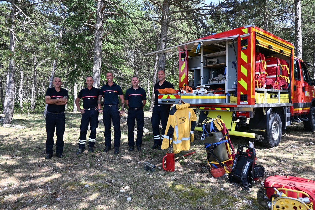 sdis84's tweet photo. #prevention #feuxdeforet
Présentation hier, dans la forêt domaniale de Saint-Lambert, des dispositifs de lutte contre les feux de forêt de nos #pompiers84 à l’occasion de l’opération de communication sur la prévention du risque feux de forêt organisée par @Prefet84 https://t.co/QB4vJfaT9V