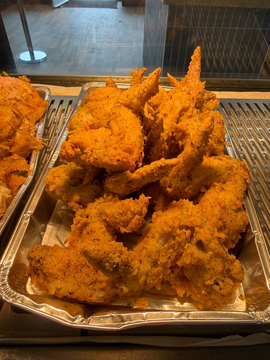 MiddletonFrying's tweet photo. Great demo from Jason yesterday at Bens in Plymstock, showcasing our Premium + Gluten Free Breading.

Adding chicken to the menu is a great way for chippies to broaden their offering and add a strong-margin product line.

Thanks for having us ❤️

#MiddletonFoods #BensPlaice https://t.co/cUF7cERji4