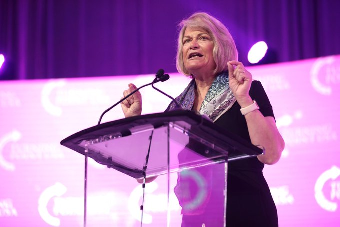 PiNewsMedia's tweet photo. LATEST:🇺🇸Senator Cynthia Lummis says self-custody is “the difference between owning your wealth and asking permission from the government to access it,” emphasizing the importance of financial sovereignty in the digital asset ecosystem. https://t.co/a9tSK7eV8e