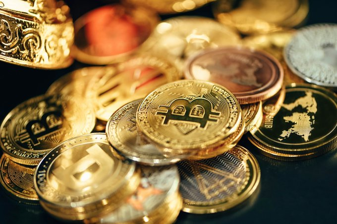 PiNewsMedia's tweet photo. LATEST:🇺🇸Senator Cynthia Lummis says self-custody is “the difference between owning your wealth and asking permission from the government to access it,” emphasizing the importance of financial sovereignty in the digital asset ecosystem. https://t.co/a9tSK7eV8e