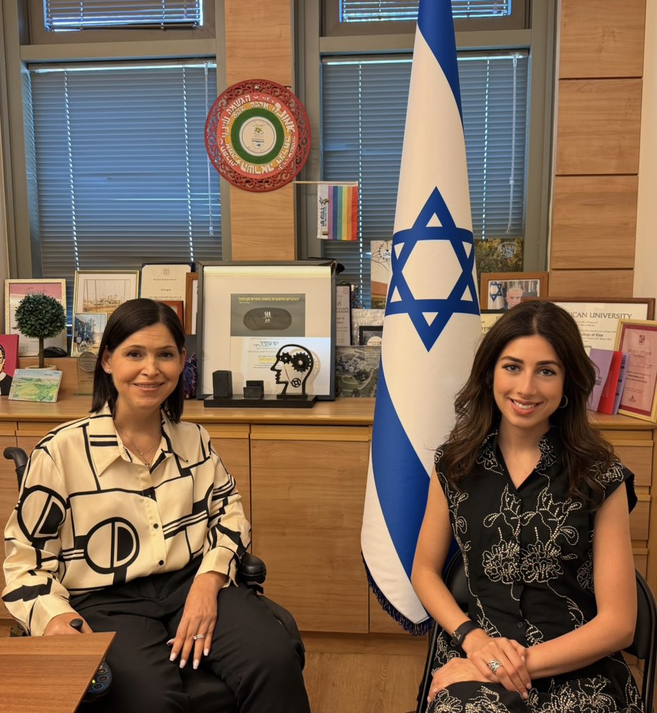 ShannonSeban's tweet photo. Rencontre à la Knesset à Jérusalem avec la députée Karine Elharrar @KElharrar, co-présidente du Groupe d’amitié parlementaire Israël-France et ancienne ministre. 🇫🇷🤝🇮🇱 

Un échange riche sur le renforcement des relations franco-israéliennes, la lutte contre l’antisémitisme et les défis communs auxquels nos démocraties sont confrontées.