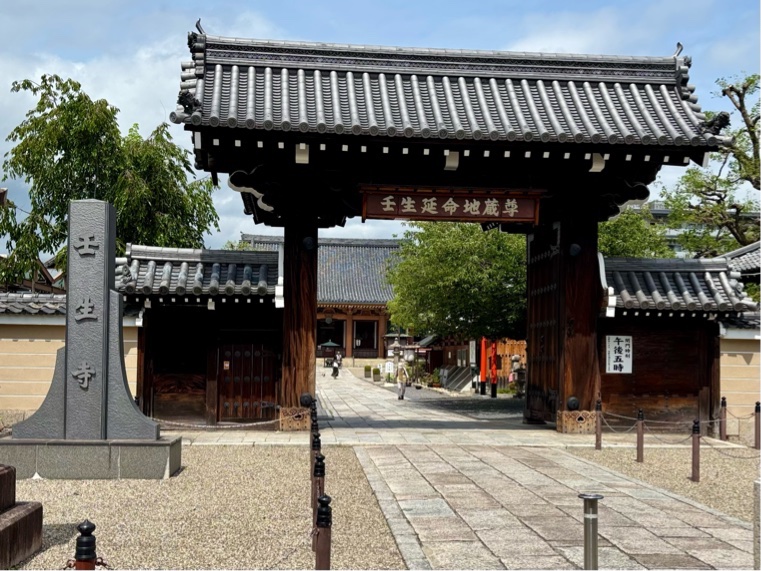 fuyubake's tweet photo. 壬生寺！！！ https://t.co/tntnRj1FgW