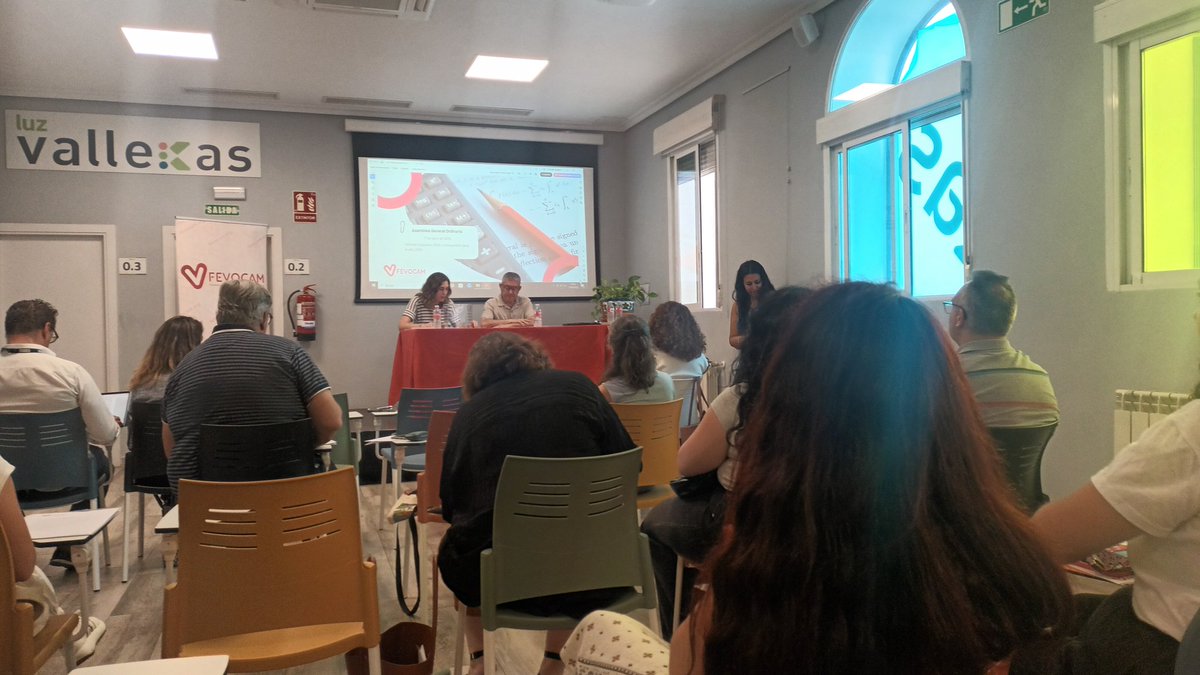 Solidarios_es's tweet photo. Participamos en la Asamblea General Ordinaria de @FEVOCAM 
#trabajoenRED para promocionar el #voluntariado en la comunidad de #Madrid https://t.co/4rqNpcuxxm
