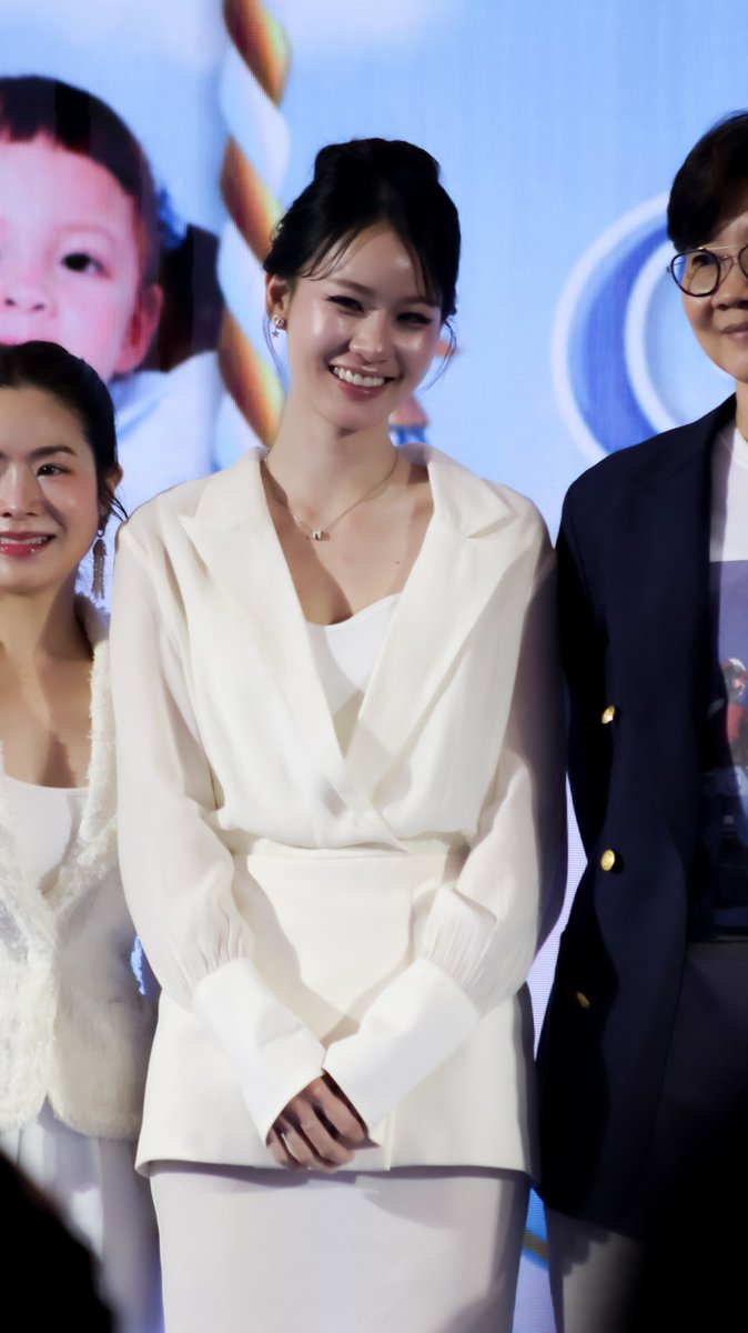 ormsinland's tweet photo. เอารูปceo คนสวยมาฝากงับ ยิ้มแบบนี้เจอทีไรใจผมก็มีพลังตลอดเลย 🌻☺️ ฮิวๆๆๆๆ
ขอให้เป็นวันที่ดีงับ  
มาสนับสนุนMARDICARE กันเยอะๆนะงับ
@oldrosethepeach

#omeorm https://t.co/H1c895vUQI