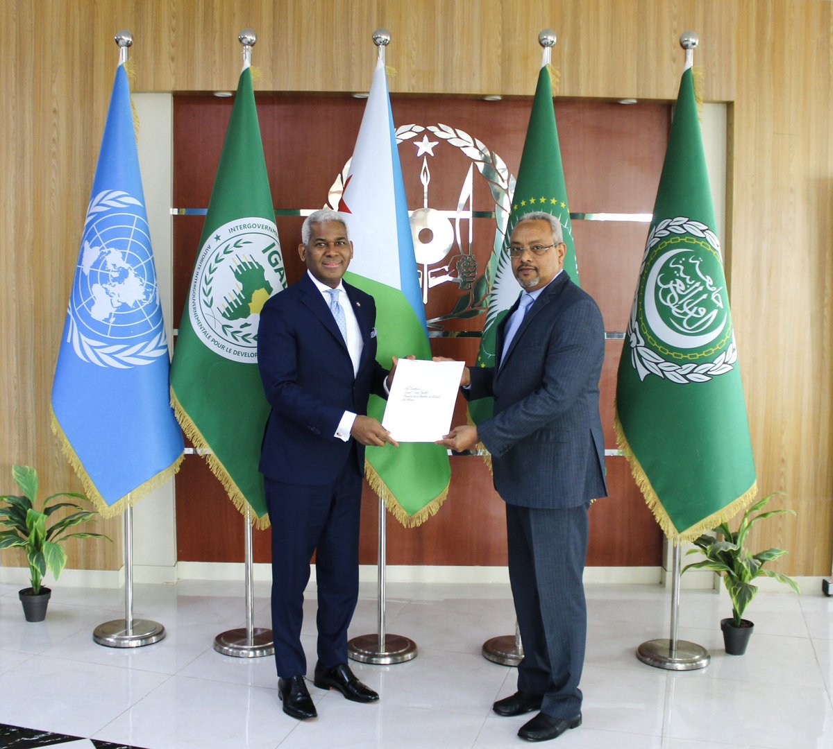 MAECIDJIBOUTI's tweet photo. Le Ministre des Affaires Etrangères et de la Coopération Internationale, S.E.M Abdoulkader Houssein Omar a reçu aujourd’hui 17 juin 2026 les copies figurées des lettres de créance de S.E.M Andy R. Rodriguez Duran, nouvel Ambassadeur non-résident de la République Dominicaine auprès de la République de Djibouti.#MAECIDJIBOUTI