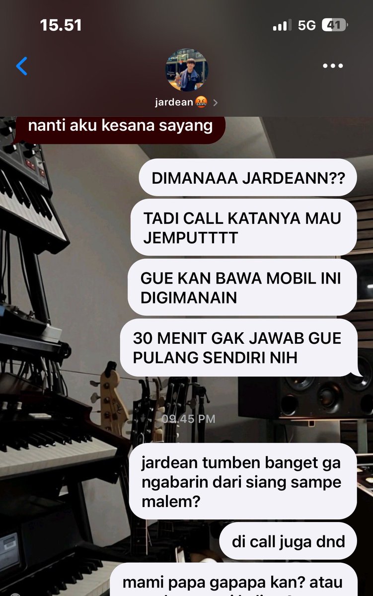 brittanysgarde2's tweet photo. ; jossgawin four tweets au
mau marah tapi jalan jalan? yaudah tetep marah sambil jalan jalannn😋 https://t.co/F9T3GT0ToH