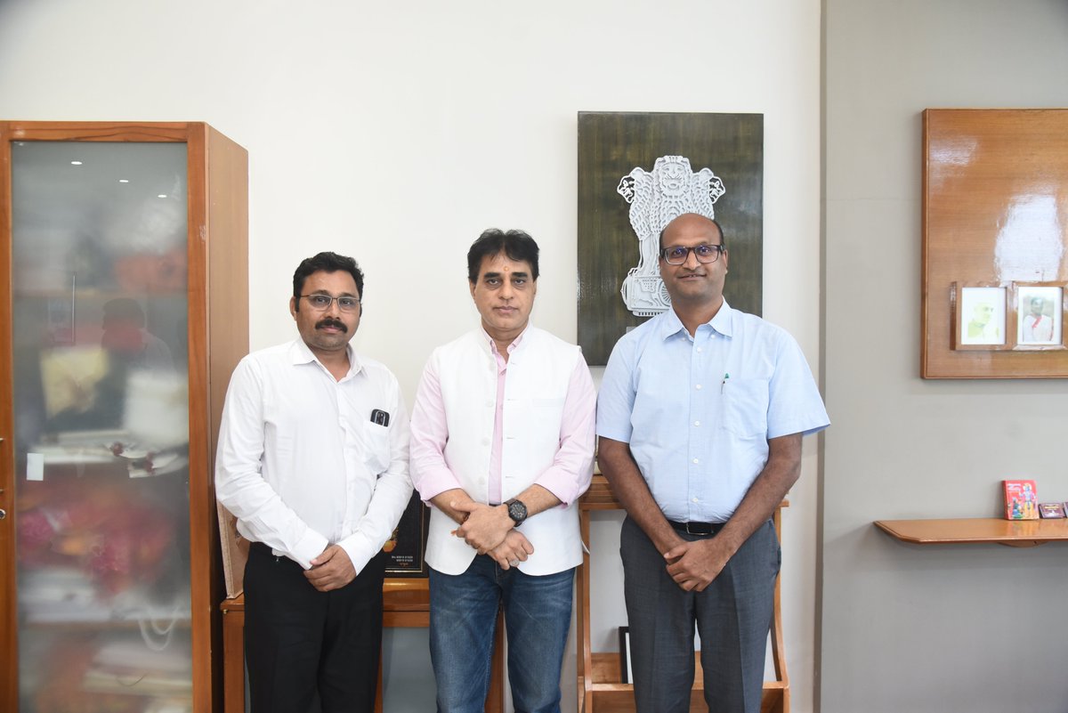 prafulpbjp's tweet photo. છેલ્લા ત્રણ વર્ષ દરમિયાન ગવર્નમેન્ટ સ્પાઇન ઇન્સ્ટિટ્યુટમાં કરવામાં આવેલી સ્પાઈન સર્જરીઓમાં એક પણ ઈન્ફેક્શનનો કેસ નોંધાયો નથી, જે સમગ્ર આરોગ્ય ક્ષેત્ર માટે ગૌરવની બાબત છે.

આ અસાધારણ સિદ્ધિ બદલ ઇન્સ્ટિટ્યુટના નિયામક ડૉ. પિયુષ મિત્તલ તથા અધિકારીઓને હૃદયપૂર્વક અભિનંદન પાઠવું છું. https://t.co/TrSoLham7S