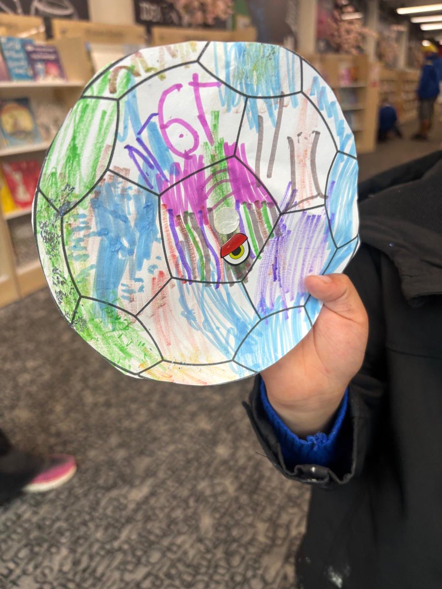 WoolwichLibrary's tweet photo. We love crafting at the #WoolwichLibrary RASCALS After School Club! We made footballs ⚽️ using different colours and materials ready for the World Cup! 🎨✂️📚 Join the fun on Thursdays from 4.30-5.30pm to make friends, borrow books + get crafting! 📚 #LoveYourLibrary https://t.co/UAWr0lvEdy