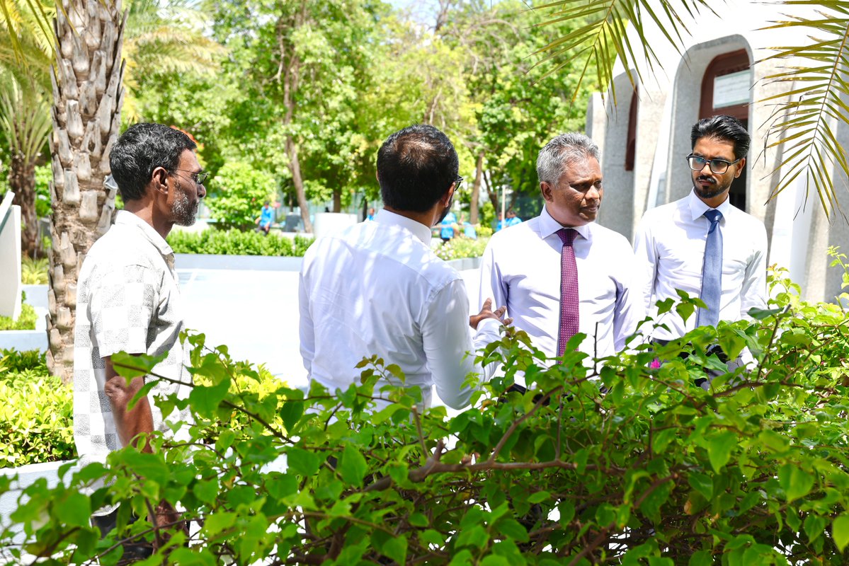 kudey_a's tweet photo. ހުޅުމާލެ مسجد الشيخ قاسم بن ثاني (ގުއްބު މިސްކިތް) ގައި މިހާރު ކުރިއަށްދާ މަސައްކަތްތައް މޭޔަރ @adamazim އާއި ކައުންސިލަރު @AhmedGhaalib  ބައްލަވައިލައްވައިފި 

https://t.co/rWJnp6kN9p
@MekhaelMohamed https://t.co/VIgRloPkH3