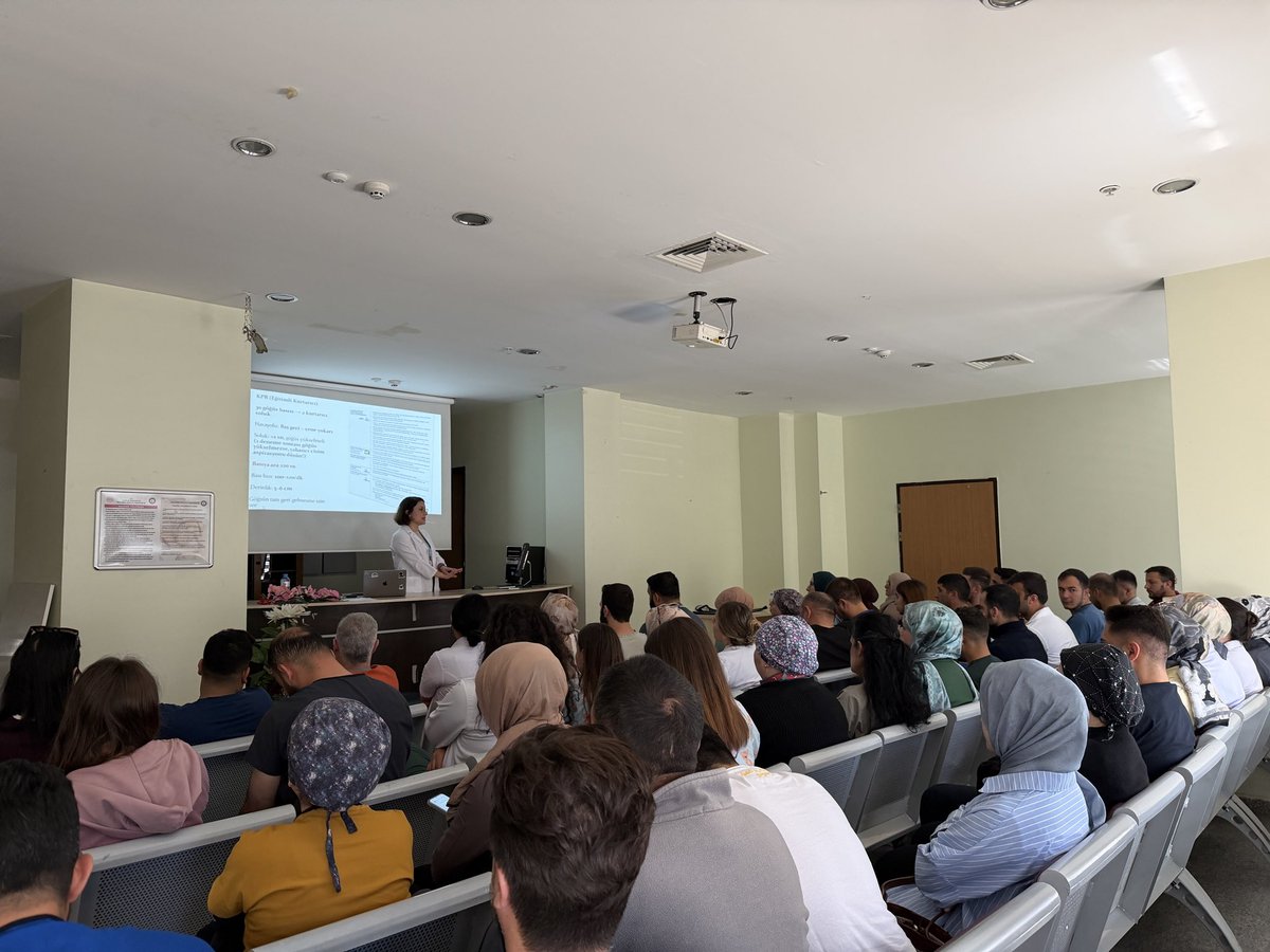 BulankDH1's tweet photo. Bulanık  Devlet Hastanesi Eğitim Salonu'nda kurum personelimize yönelik *CPR (Kardiyopulmoner Resüsitasyon) (Temel Yaşam Desteği-İleri Yaşam Desteği) eğitimi verilmiştir.
Eğitim, Anestezi ve Reanimasyon Uzmanı Dr. Aysel İrem AKKAYA tarafından gerçekleştirilmiştir. https://t.co/XIbg7Gxo1V