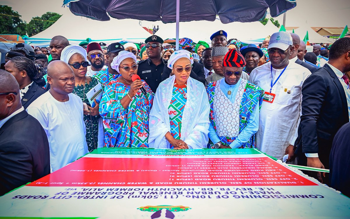 statehouse_Fl's tweet photo. FIRST LADY OF NIGERIA, SENATOR OLUREMI TINUBU, on Tuesday 16th June,  2026 commissioned 10 newly completed intra-city road projects in Makurdi, Benue State, spanning approximately 11.5 kilometres under the state’s Phase I Urban Renewal Programme.

She described the projects as a clear demonstration of President Bola Tinubu’s Renewed Hope Agenda through investments that directly impact the lives and livelihoods of citizens, expressing delight at the level of development and progress in the state.

Commending Governor Rev. Fr. Hyacinth Alia for his visionary leadership and commitment to delivering the dividends of democracy, the First Lady noted that the roads are “pathways to economic growth” that will improve mobility, enhance security and provide a better quality of life for the people of Makurdi and beyond. She urged residents to support the governor’s efforts and take ownership of the public assets.

The First Lady also proceeded to Ihugh, Vandeikya Local Government Area, where she commissioned and handed over the Lucy Zaiyol Alluor Community ICT Centre, facilitated by NITDA in partnership with the Renewed Hope Initiative (RHI).

She said ICT knowledge remains a vital tool for empowering communities, especially women and girls, helping them overcome traditional barriers, expand educational opportunities, participate in the global economy and support their families. She encouraged members of the community to actively utilise and protect the facility, stressing that its success depends on their participation.

The Benue ICT Centre is the fourth to be commissioned under the NITDA-RHI collaboration. Senator Oluremi Tinubu also supported 1,000 women petty traders with grants of ₦50,000 each.

Signed
Busola Kukoyi
SSA Media to the First Lady of the Federal Republic of Nigeria
16th June, 2026.