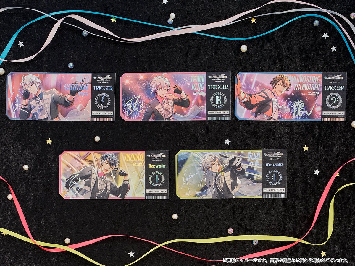 iD7_goods_info's tweet photo. 【商品紹介】
🌈[BLACK or WHITE ～Rainbow City COUNTDOWN LIVE 2025～]
「チケット風カードコレクション（全16種／ランダム）」

BLACK or WHITEの座席チケットをイメージしたアイテム。
彼らがステージで輝く姿がホログラムで表現されています！

#アイナナ https://t.co/5EiVbzJAWb