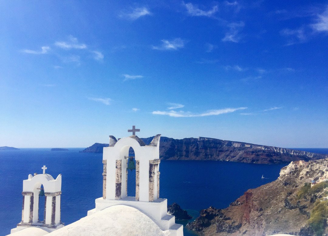 F2372628119177's tweet photo. Just watched the sunset paint Santorini’s white buildings gold—this tiny Greek island never fails to steal my heart. A perfect evening https://t.co/9e1FPTA4z8