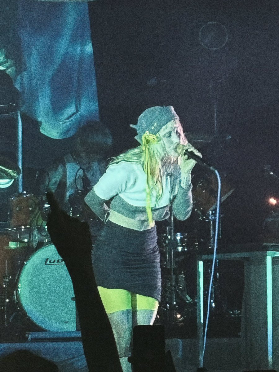 catpunkuri's tweet photo. Hayley edaabp in Milan !! 💛 https://t.co/zubgDTQC2F