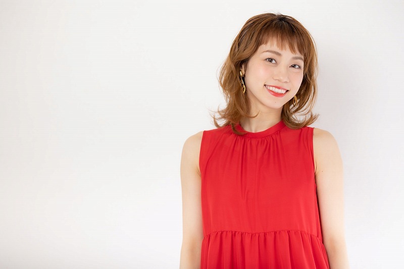 spice_stage's tweet photo. 彩風咲奈×夢白あや、ロケでお互いの洋服をコーディネート！ WOWOW『宝塚プルミエール』月替わりナレーターは真彩希帆 https://t.co/qIvccNVORc https://t.co/GmgDBVEEO4