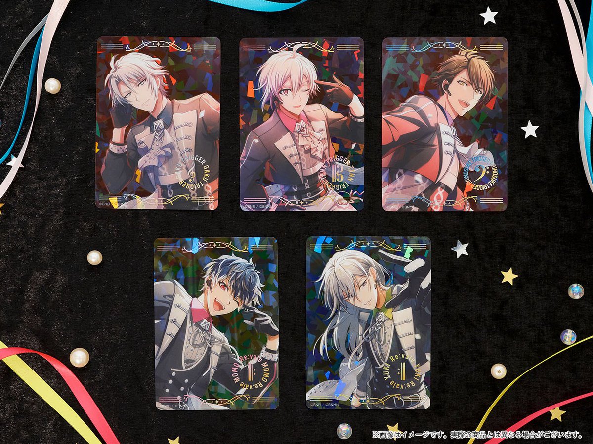 iD7_goods_info's tweet photo. 【商品紹介】
🌈[BLACK or WHITE ～Rainbow City COUNTDOWN LIVE 2025～]
「クリアカードコレクション（全16種／ランダム）」

約W6.3×H8.8cmのクリアカードに、Rainbow City another衣装の撮り下ろしを大きく収録。
背景ホログラムと、シンボルマーク・名前の箔刻印が美しく光ります！

#アイナナ https://t.co/WzG0mgBUCH