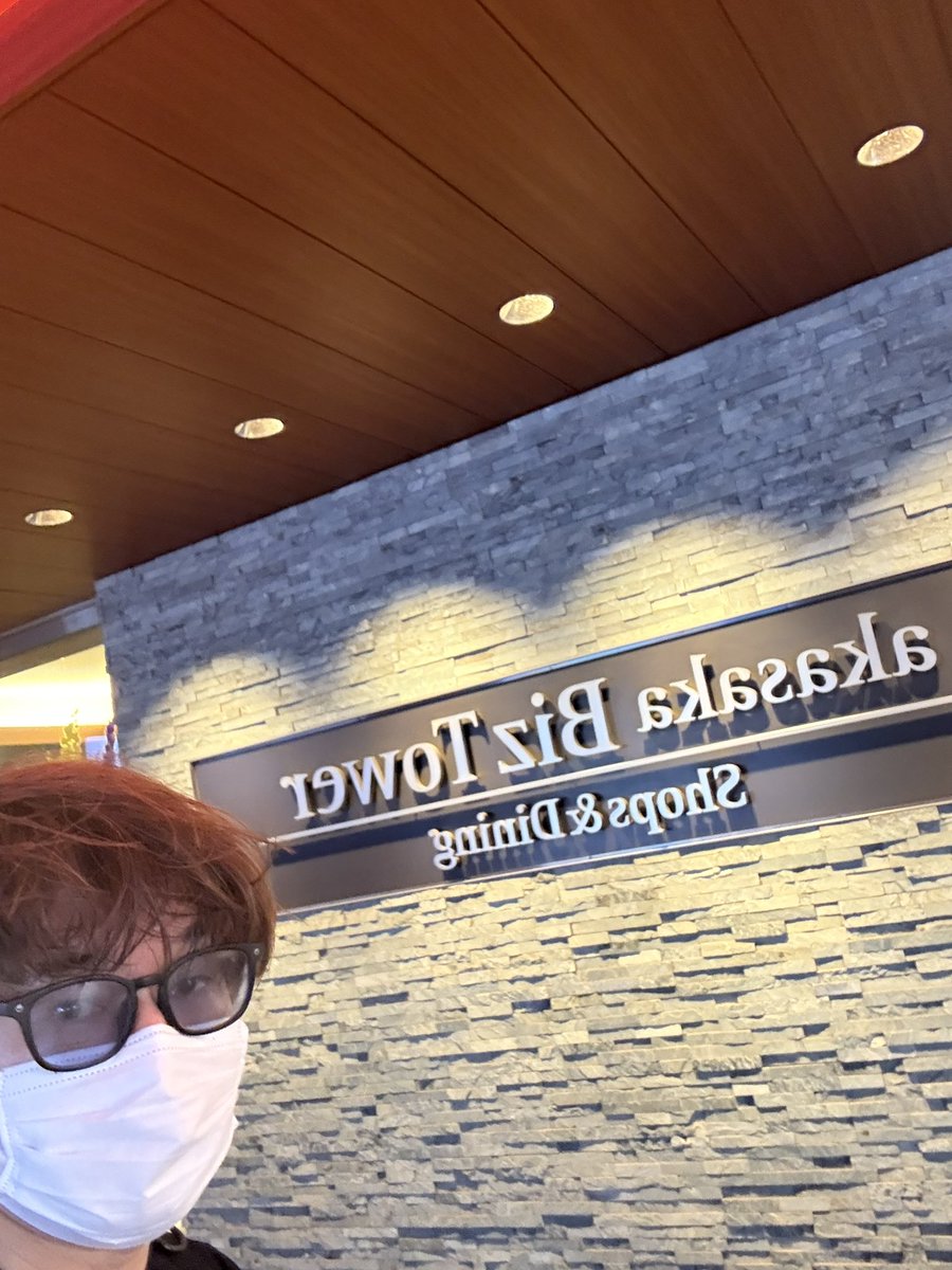 vMWVYJygK62BB5X's tweet photo. 打ち合わせがおわり、
今から　#高知　にむかいます。明日は
#NHK新BS日本の歌　出演です。
出演できること幸せです。
自分らしく、来る時間はみんな同じ。楽しまなくては。笑笑　といってきかせる。
#歌の宅配便　寺本圭佑でした。 https://t.co/TXKb4zFt5N