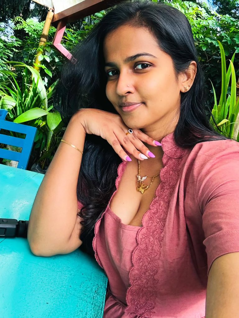 tamilamuthamof's tweet photo. குழந்தை பிறந்தும் பொண்ணுகளுக்கு அழகு நல்லாவே  மினுகுறாங்க 😁😁😁

#tamilamutham #trendingpost #santoormam #mommy #girl #beauty https://t.co/DwD6s29ck5