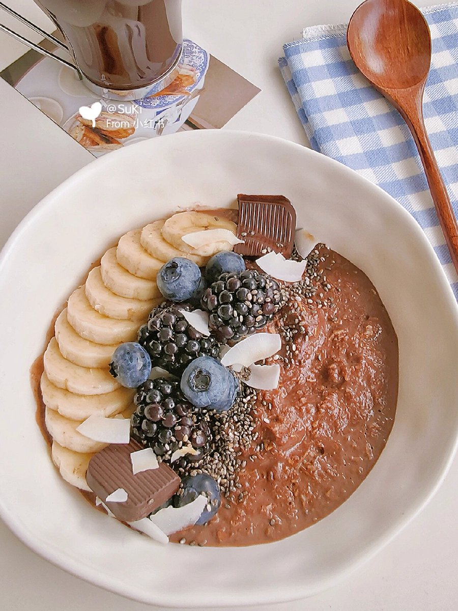 blatz2thefuture's tweet photo. Start your day with a 5-minute high-protein oat bowl! Mixed with Greek yogurt, berries and chia seeds — tasty, filling and perfect for weight loss. https://t.co/kZWxdgHyOo