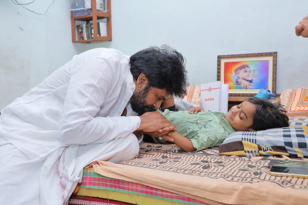 TV9Telugu's tweet photo. Pic Of The Day 💗

#PawanKalyan https://t.co/v45VSfpsWA